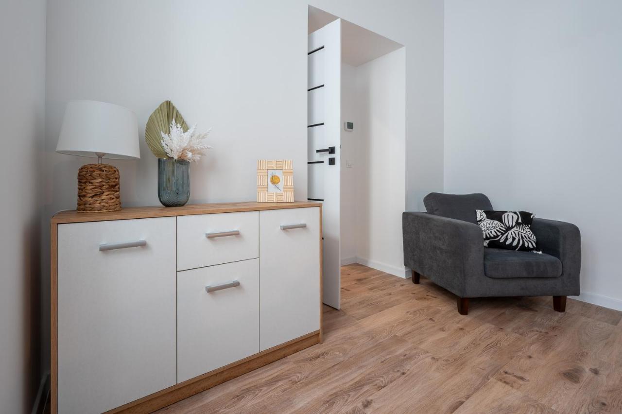 Apartment Atrament *